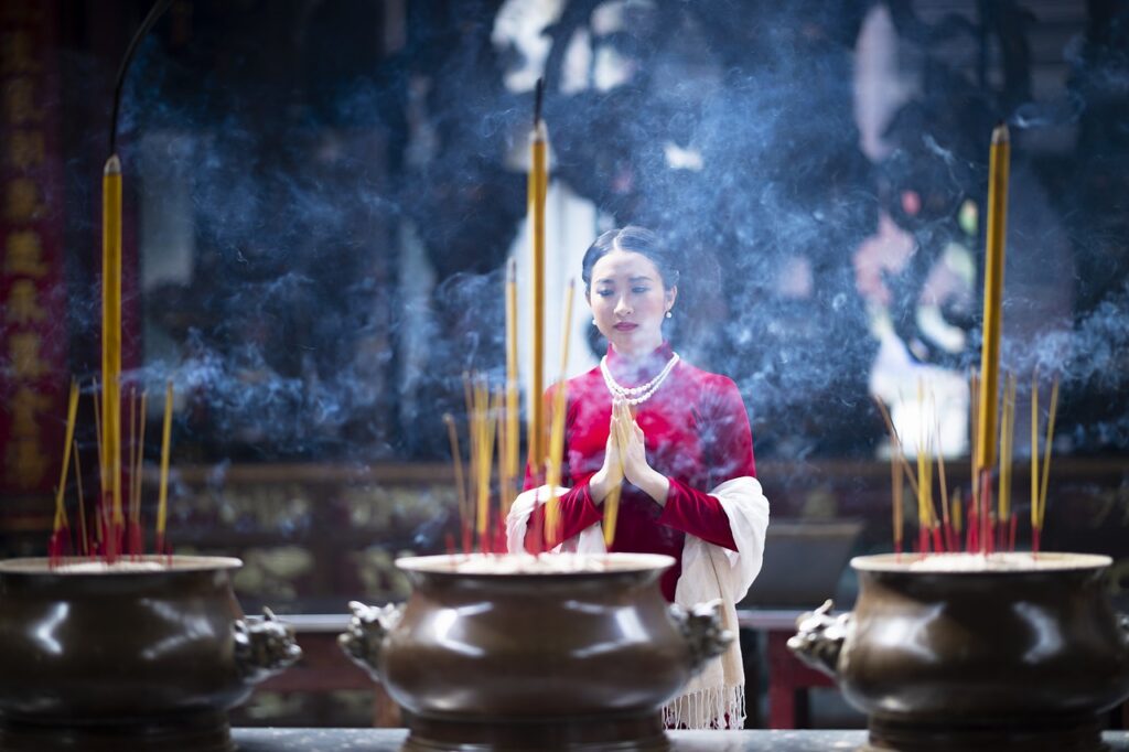 temple, incense, woman-6146373.jpg